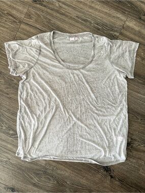 Make + Model Light Gray Scoop Neck Tee